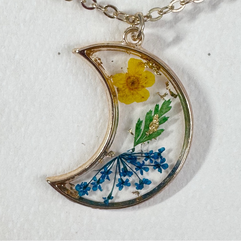 New Night Blooms Pressed Flower Celestial Crescent Moon Necklace Bohemian Spring 15$